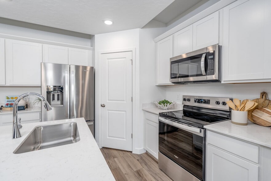 Building Photo - 1566 N Summer Spgs Cv