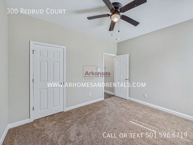 Building Photo - 300 Redbud Ct