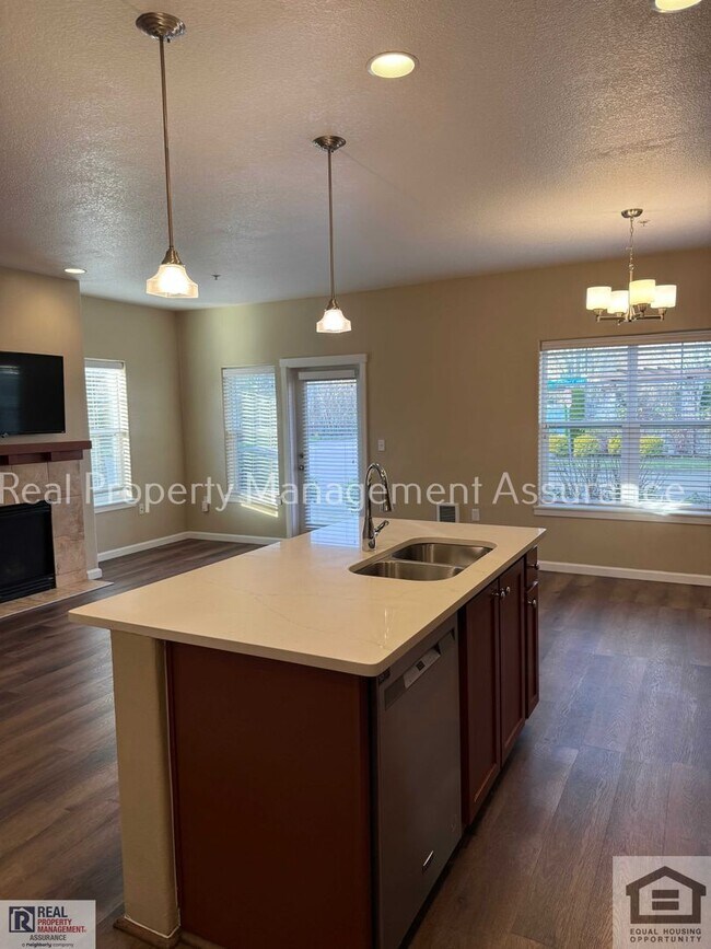 Building Photo - 10651 NE Red Wing Way