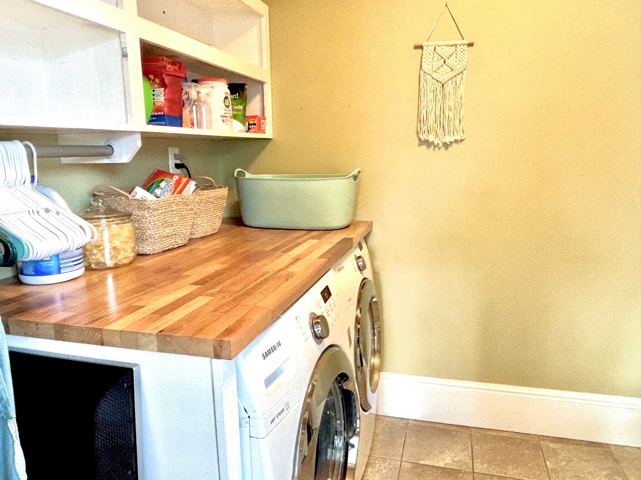 Building Photo - 107 Maple St