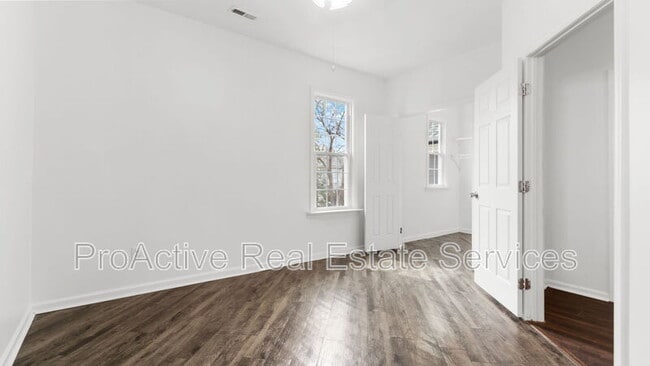 Building Photo - 417 W 30th St