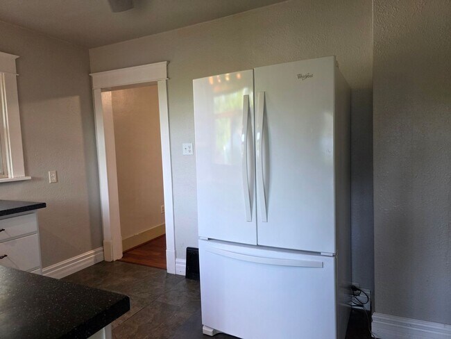 Building Photo - 3-Bedroom, 1-Bathroom Home with Basement & Garage – $1,375/Month | Accepting Section 8