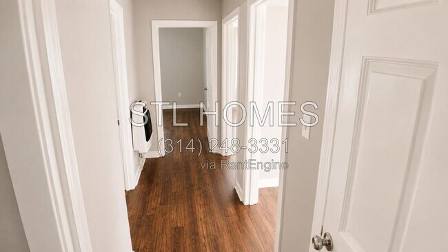 Building Photo - 314 Clubview Dr
