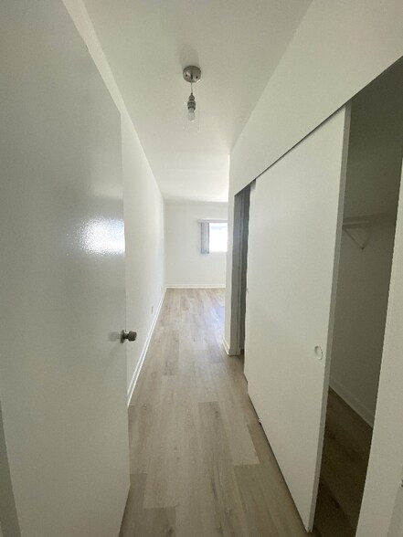 Building Photo - 5335 Yarmouth Ave