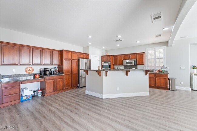 Building Photo - 1005 Windwalker Ave