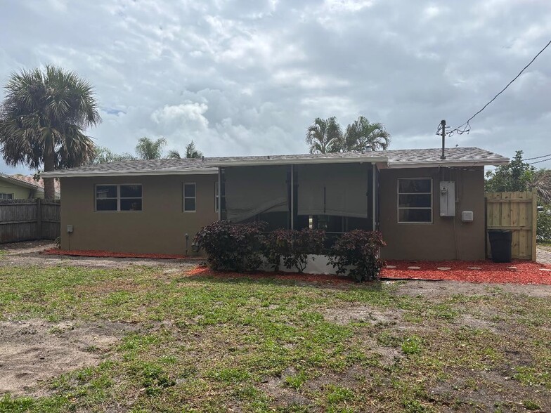 Rear - 301 Cherry St
