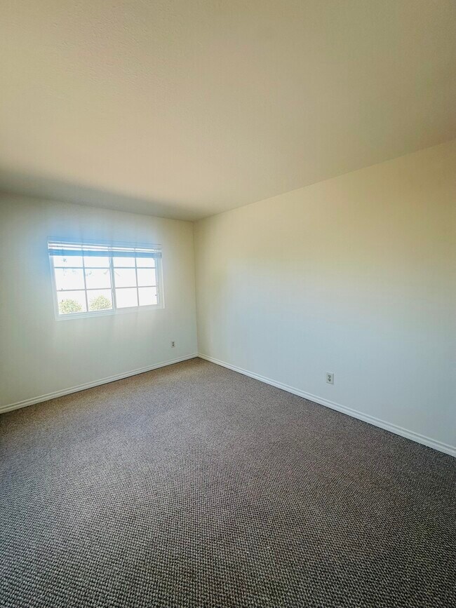 Building Photo - 4056 Caseman Ave