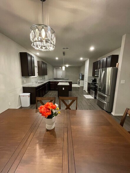 Building Photo - 331 Saddle Leaf