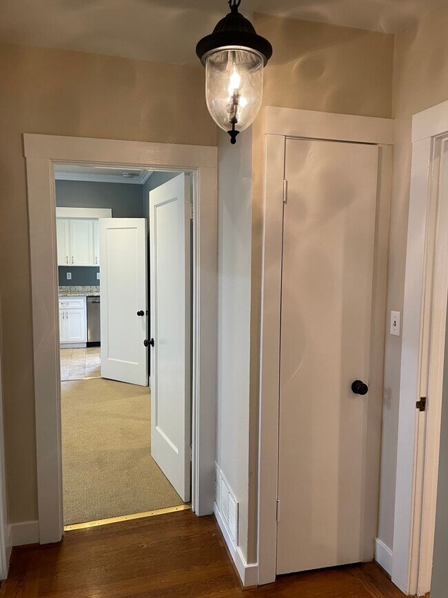 Building Photo - Single Family Home in East Sacramento W/Pool