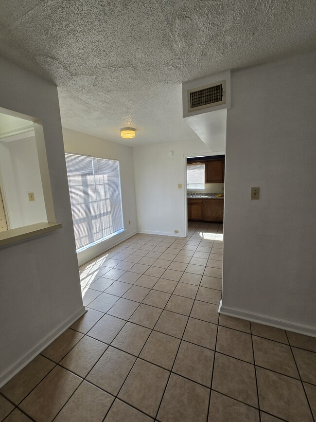 Building Photo - 120 Oak Ridge Ave