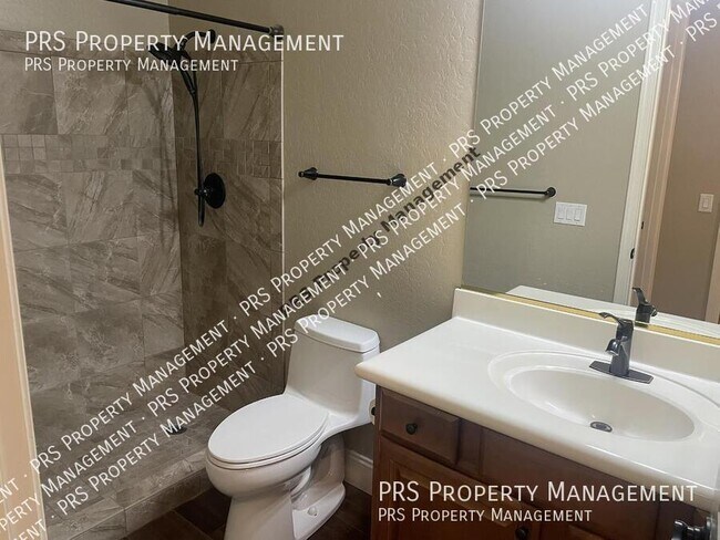 Building Photo - 4626 E Blue Spruce Ln