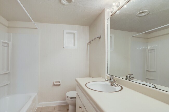 Building Photo - 1624 Marshall St