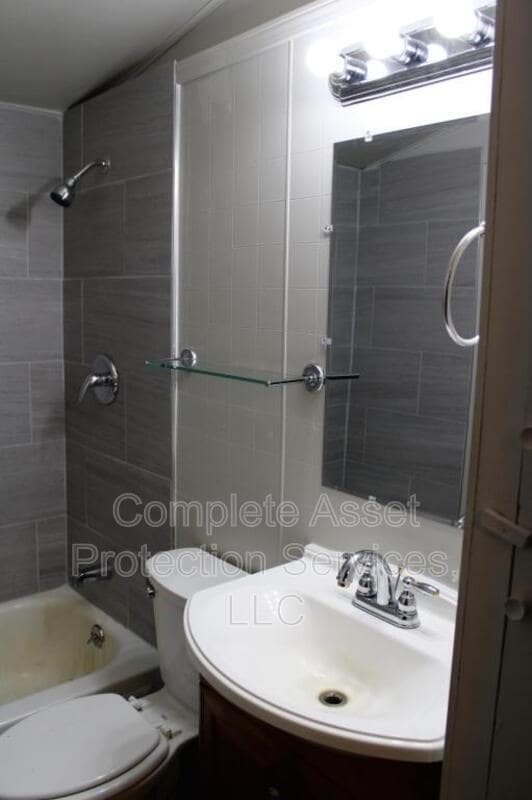 Building Photo - 306 Chestnut St