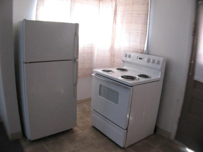 Building Photo - ALL PROSPECTIVE TENANTS MUST SUBMIT A $58 NON-REFUNDABLE APPLICATION FEE PER APPLICANT ONLINE AND...