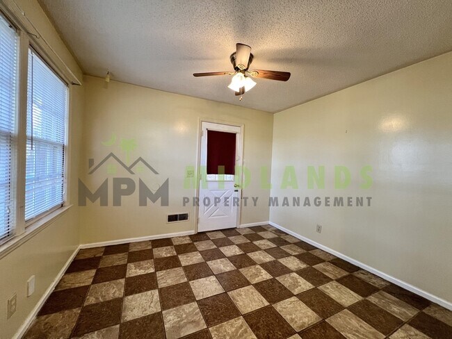 Building Photo - 1217 Faraway Dr