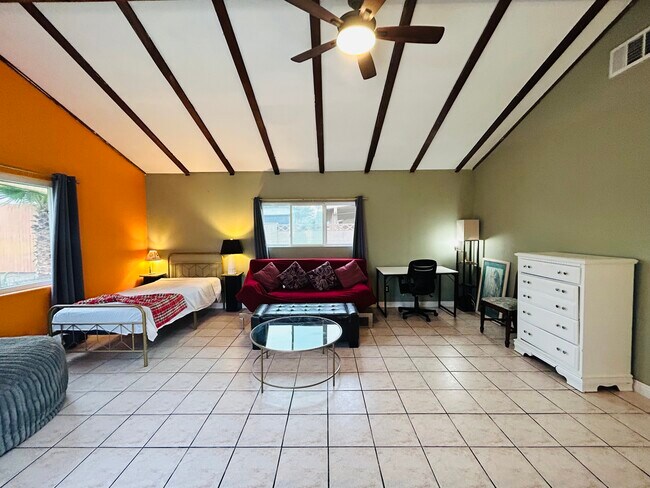 Building Photo - 8871 Belmont St