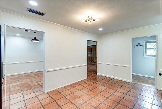 Building Photo - 5530 Tahoe Cir