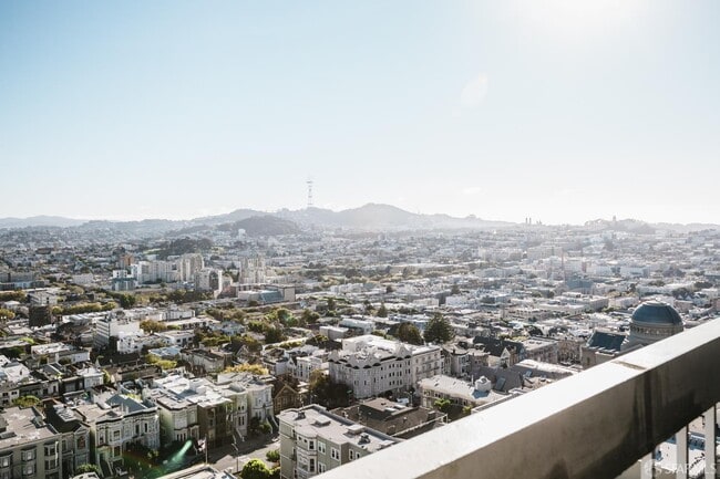 Building Photo - 2200 Sacramento St