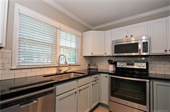 Building Photo - Beautiful Home in the Heart of NoDa!