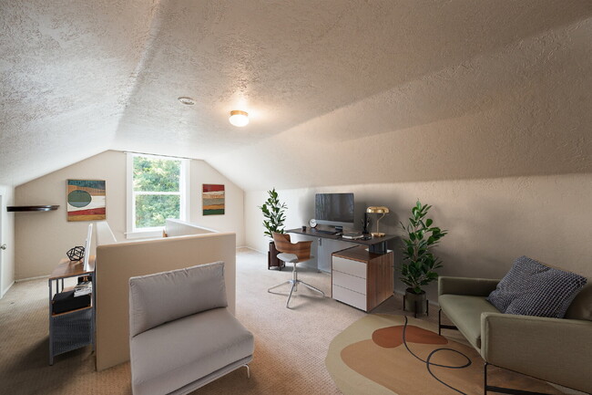 Building Photo - "Charming 3-Bedroom Home Near the Old Mill"