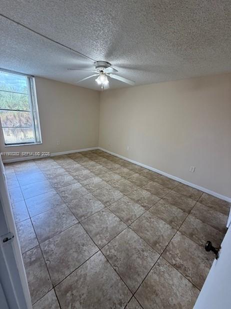 Building Photo - 9678 Fontainebleau Blvd