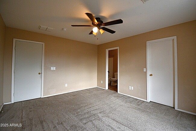 Building Photo - 40565 N Glen Meadows Ln
