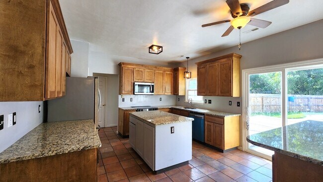Building Photo - 1828 Somersby Ln