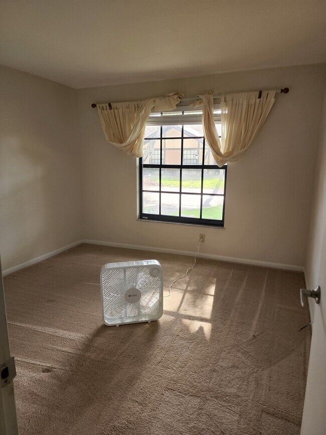 second bedroom - 13121 Burningtree Ave