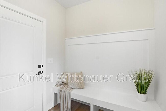 Building Photo - 829 Bushwood Way