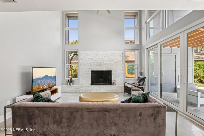 Building Photo - 248 11th St