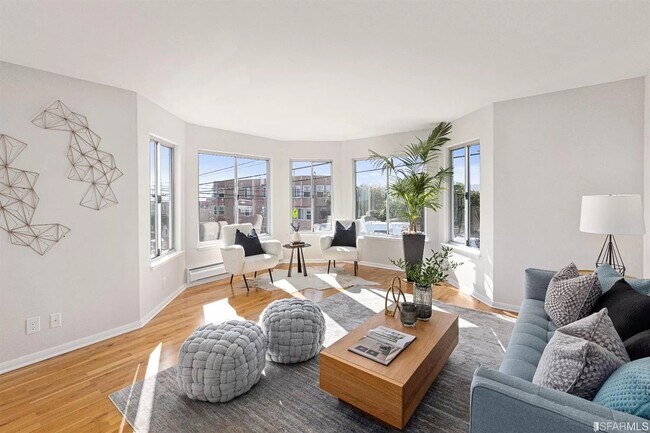 Building Photo - 999 Wisconsin St