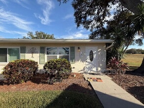 Building Photo - 2202 Clubhouse Dr