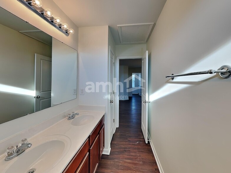 Building Photo - 10522 Shanon Darby Ln