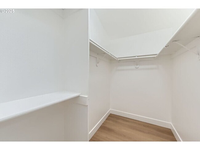 Building Photo - Charming One - Level
