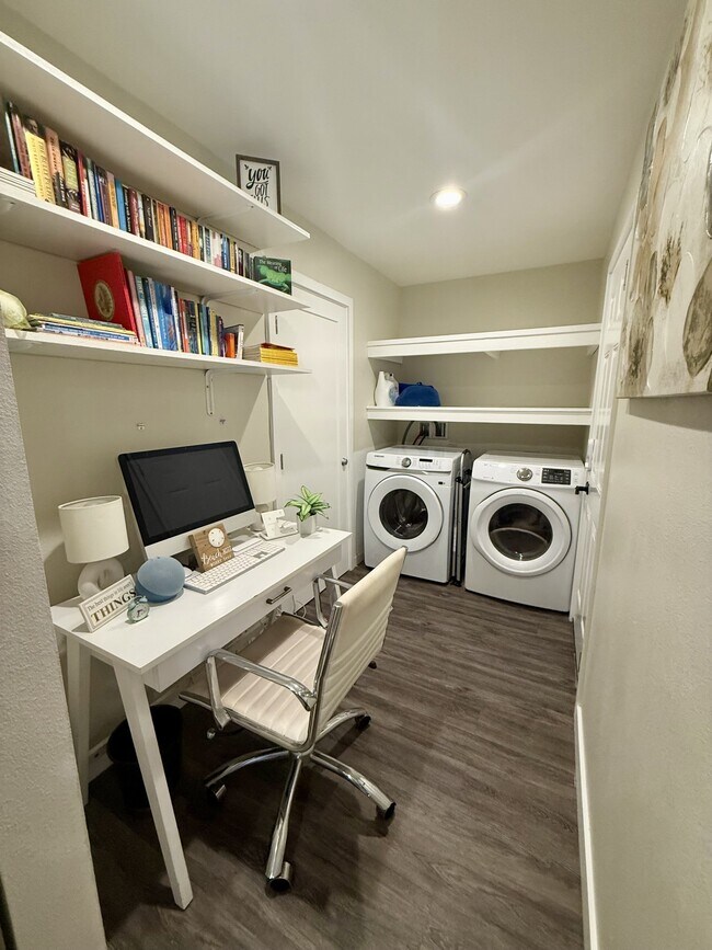 Building Photo - 41-875-875 Kalaniana?ole Hwy