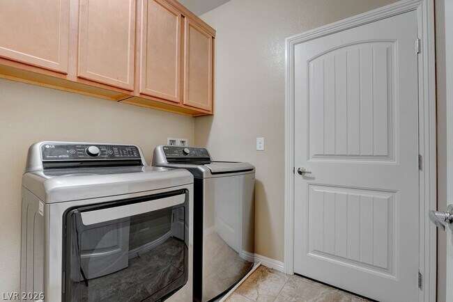 Building Photo - 1067 Fish Pond Ave