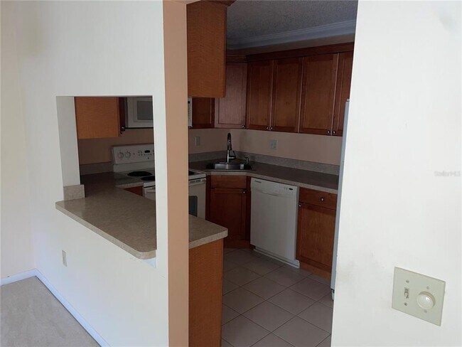 Building Photo - 2642 Pine Ridge Way S