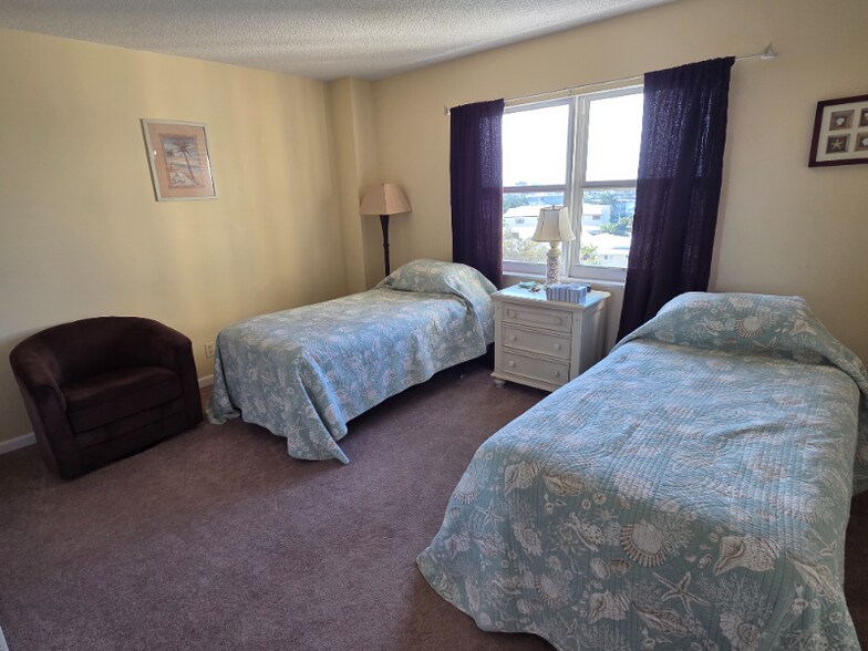 Building Photo - 1200 Hibiscus Ave