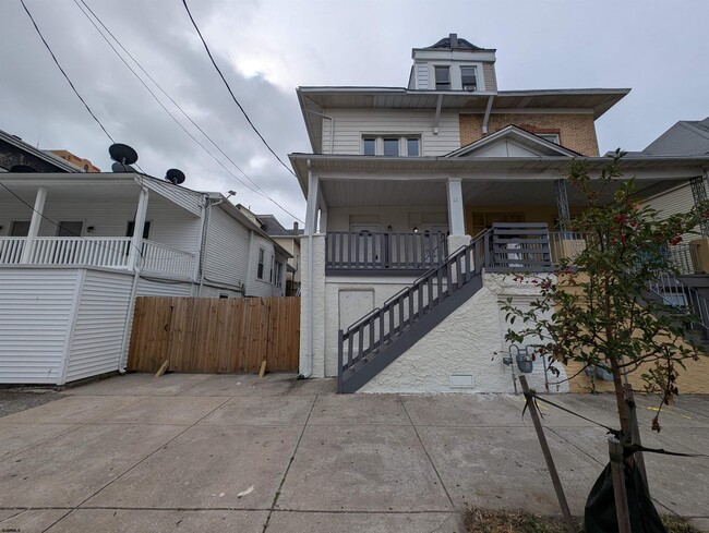 Primary Photo - 16 N Iowa Ave