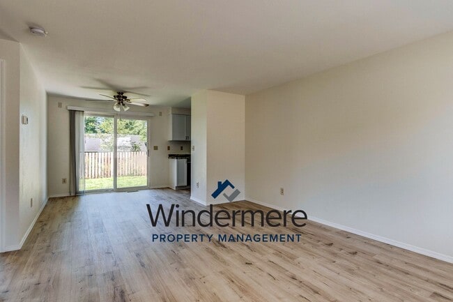 Building Photo - 2 Bed 1 Bath House W/ Garage