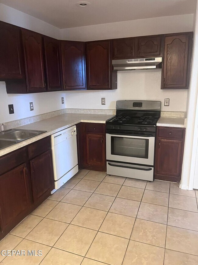 Building Photo - 14061 Tierra Leona Dr