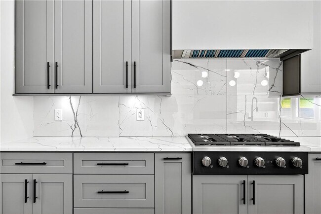 Building Photo - 83 Deer Cyn Dr