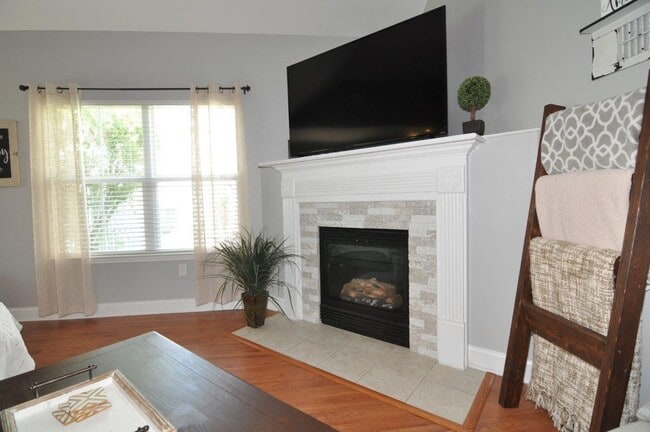 Building Photo - Coming Available!