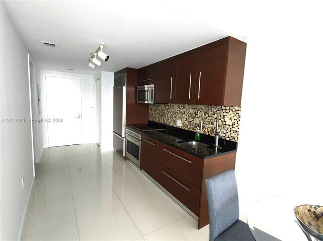 Building Photo - 465 Brickell Ave