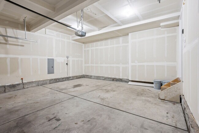 Building Photo - 2506 Tempest Dr