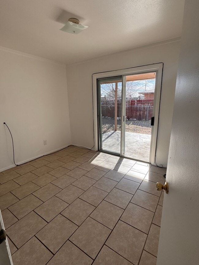 Building Photo - Cozy Home for rent off Poplar