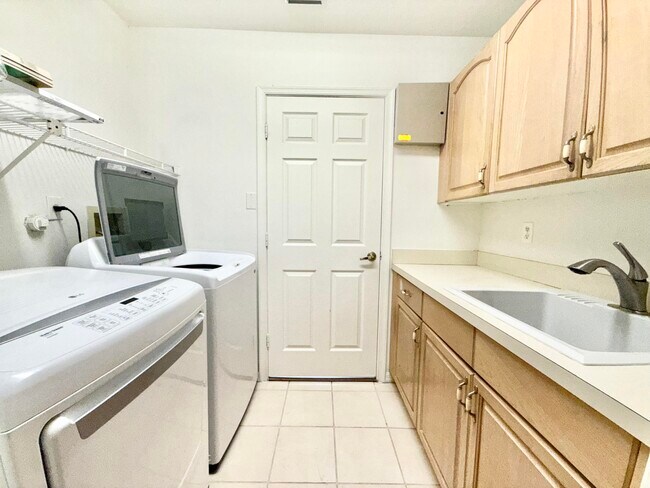 Building Photo - 10921 Haydn Dr