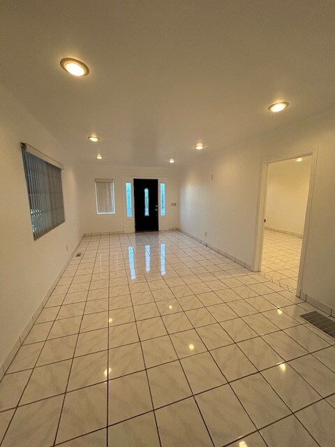 Building Photo - 4911 San Rafael Ave