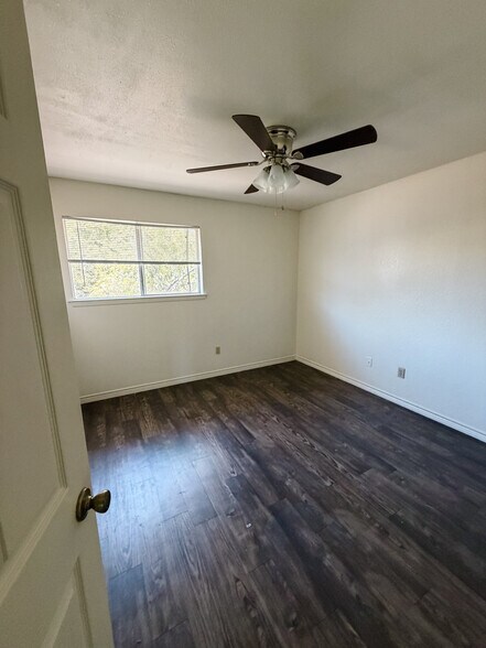 Building Photo - 222 Craddock Ave