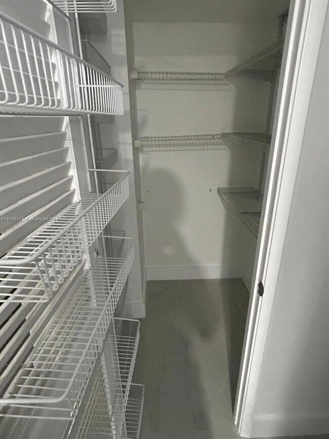 Building Photo - 1750 NE 191st St